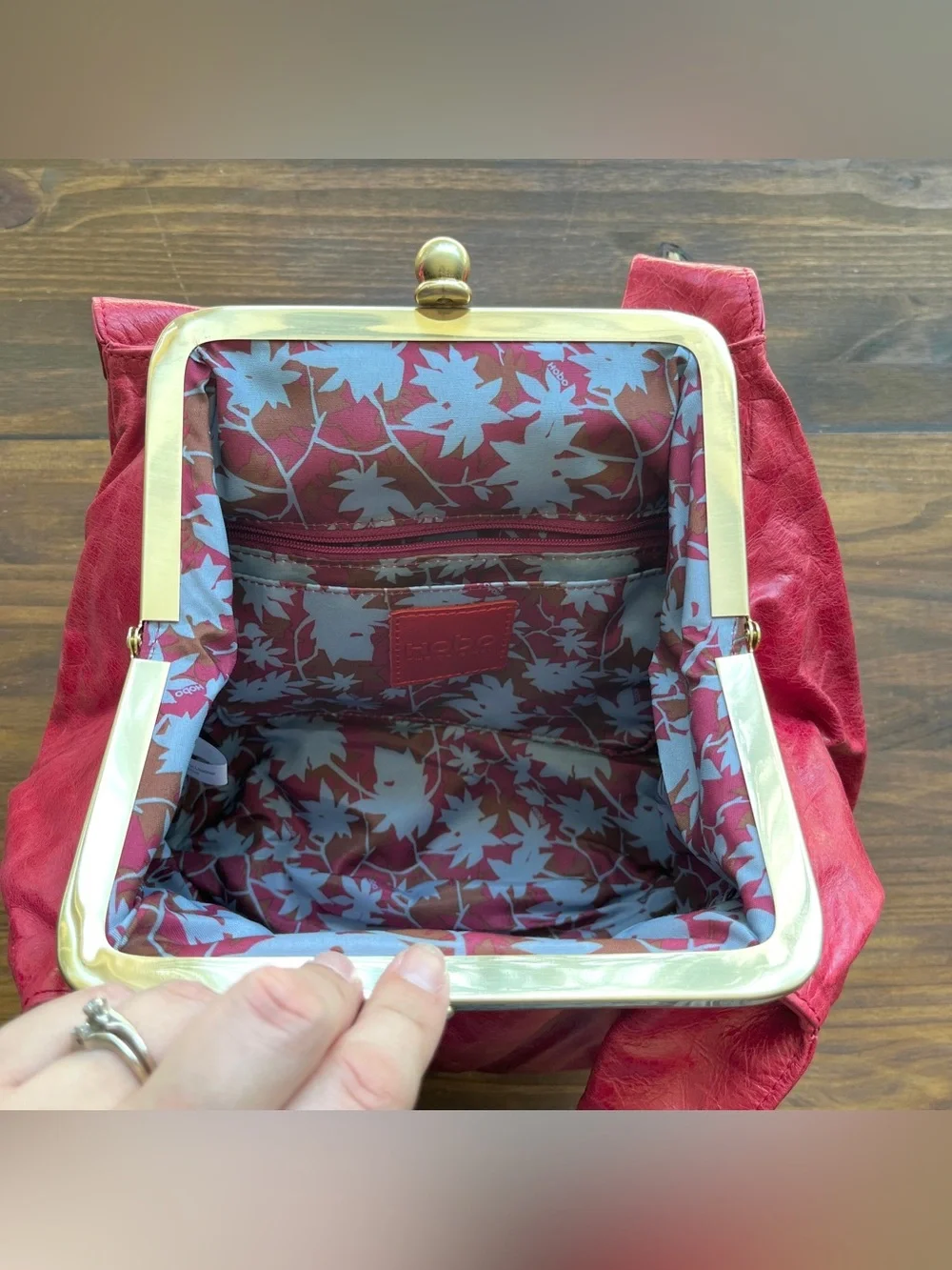 Hobo International Purse Red Leather Bag Gold Clasp Pockets Retro‎ Look Medium